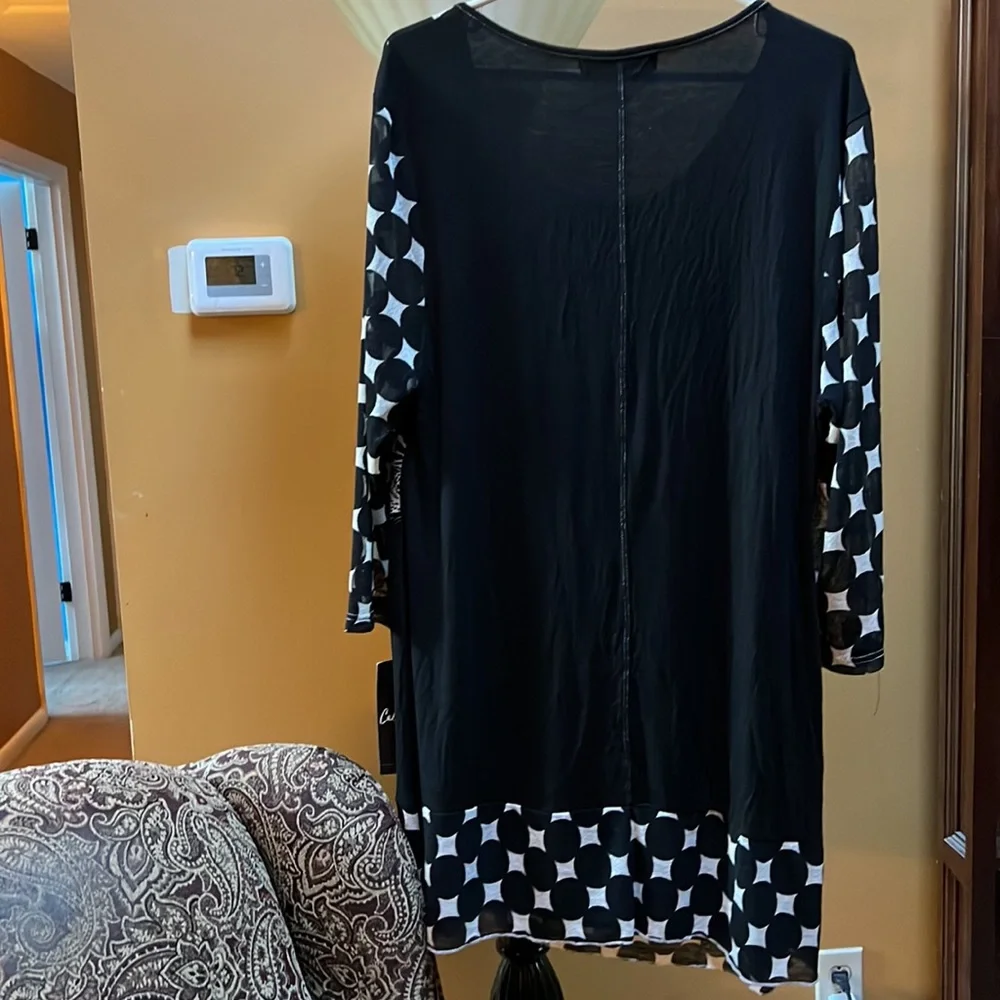 Plus Womans Calessa Dressy Top. Sz. 1X. - Picture 7 of 7